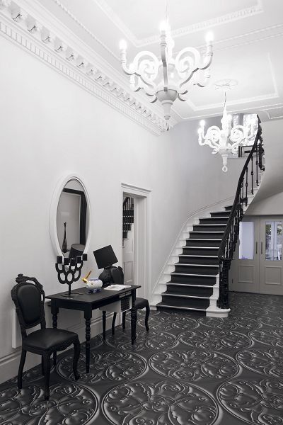 Moooi伦敦展厅所在的“白楼”(The White Building),是一幢三层白色老式建筑。